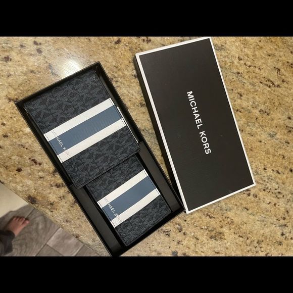 New 🧔🏽‍♂️ Mk mens wallets - Picture 1 of 8